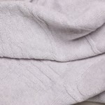 Tagesdecke mit Bärchen - 100% Merinowolle in Extra-Fine-Quality - Grau