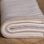 gestreifte Decke mit Zebramuster aus 100% Merinowolle