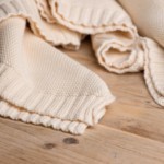 große Tagesdecke in Ecru - kuschelweich und wertig