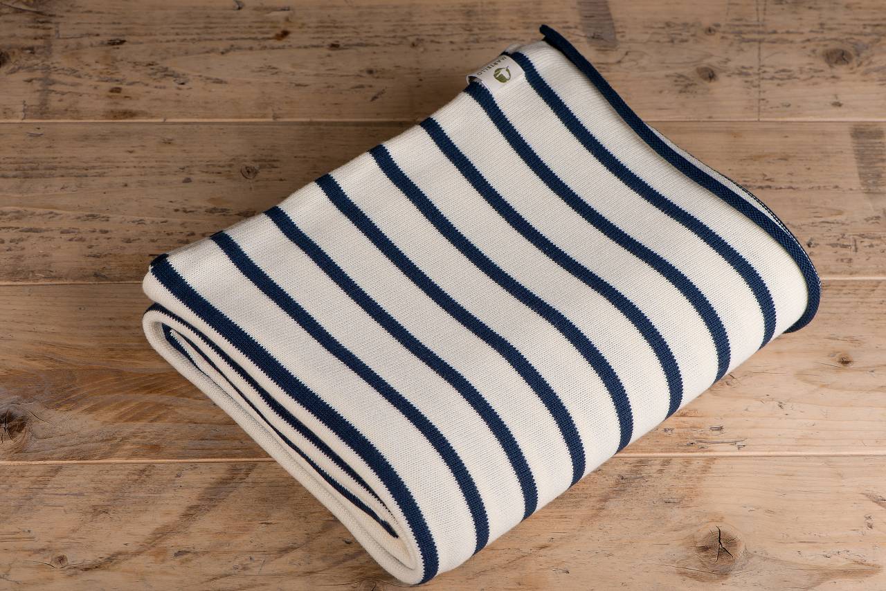 Tagesdecke weiß blau groß Biobaumwolle